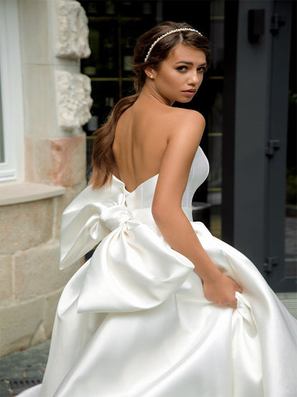 Simple Ball Gown Wedding Dresses Sweetheart Pleated Bowknot Satin Court Train Satin Bridal Gowns Custom