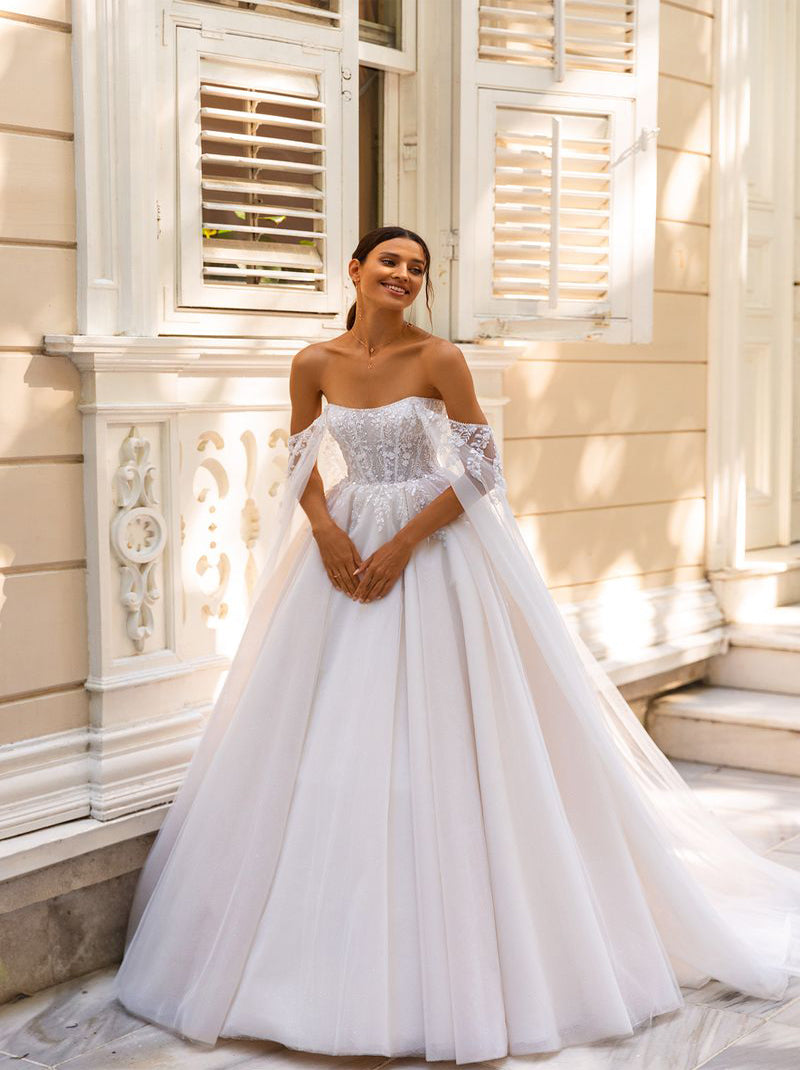 Modern Ball Gown Wedding Dresses Strapless Appliqued Sequins Tulle Sweep Train Bridal Gowns Custom