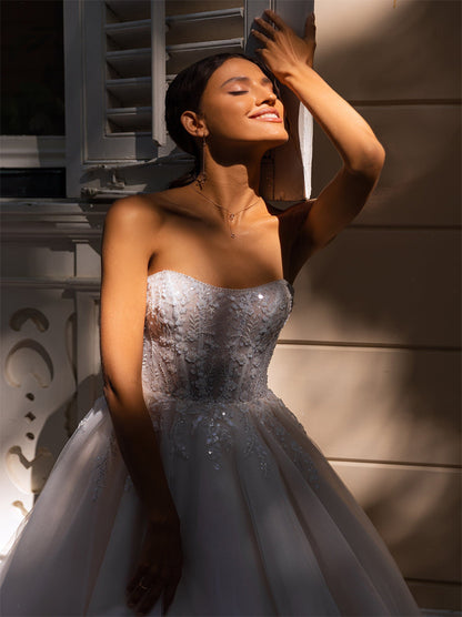 Modern Ball Gown Wedding Dresses Strapless Appliqued Sequins Tulle Sweep Train Bridal Gowns Custom