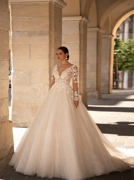 Charming Ball Gown Wedding Dresses V-Neck Appliqued Long Sleeves Tulle Sweep Train Satin Bridal Gowns Custom