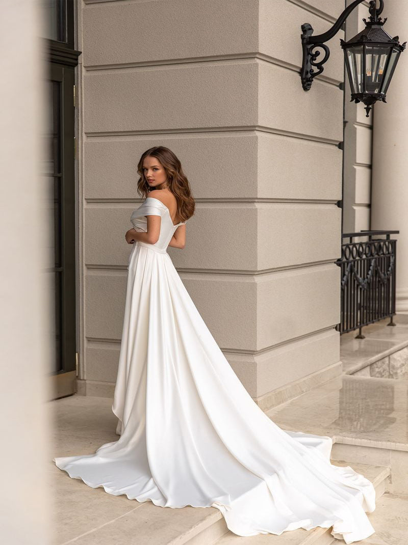Simple Mermaid Wedding Dresses Sweetheart Pleated Satin Court Train Bridal Gowns Custom Made