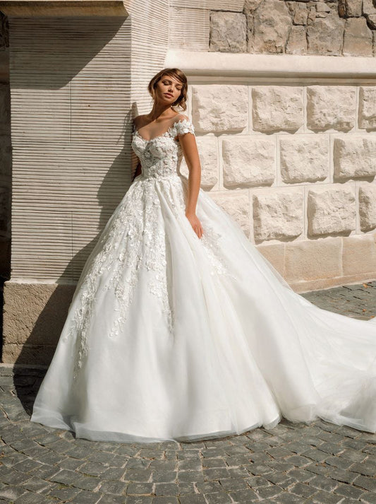 Modern Ball Gown Wedding Dresses Scoop Appliqued Sequins Tulle Court Train Satin Bridal Gowns Custom