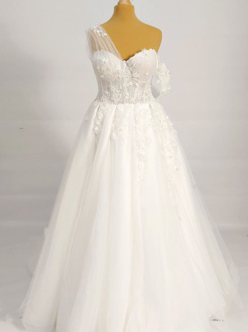 Charming A-Line Wedding Dresses One Shoulder Appliqued Beads Tulle Sweep Train Bridal Gowns With Slit