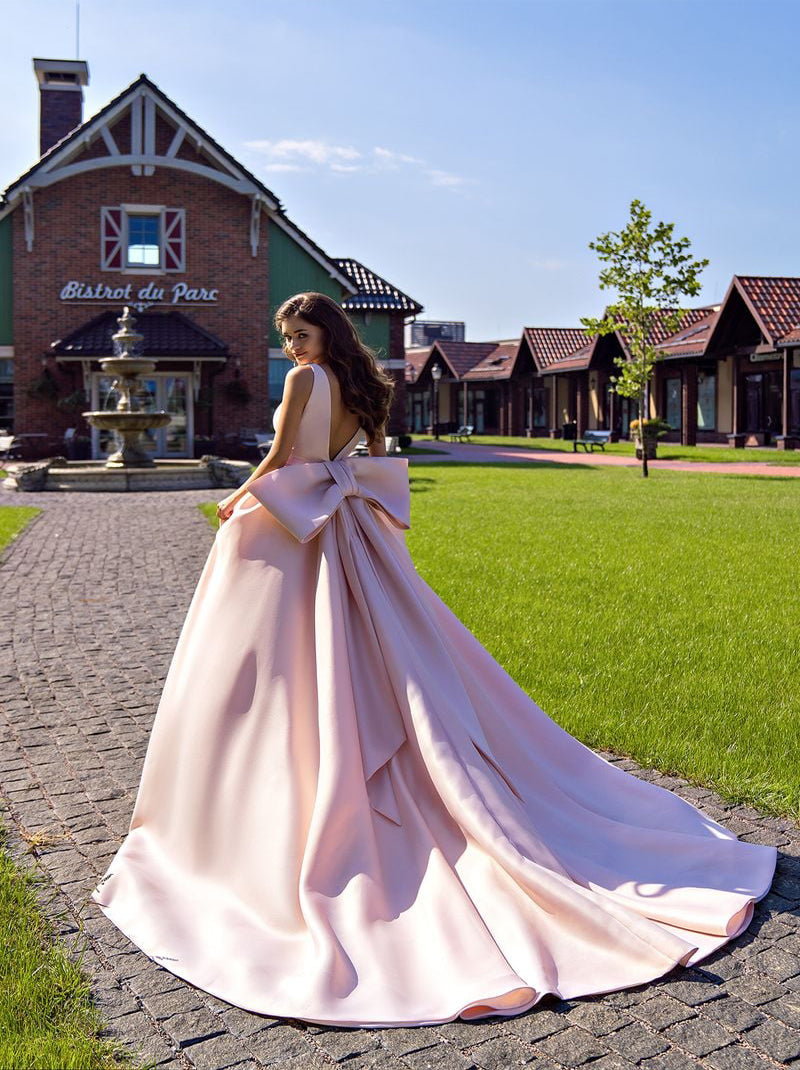 Charming Pink Ball Gown Wedding Dresses Spaghetti Pleated Bowknot Satin Court Train Satin Bridal Gowns Custom