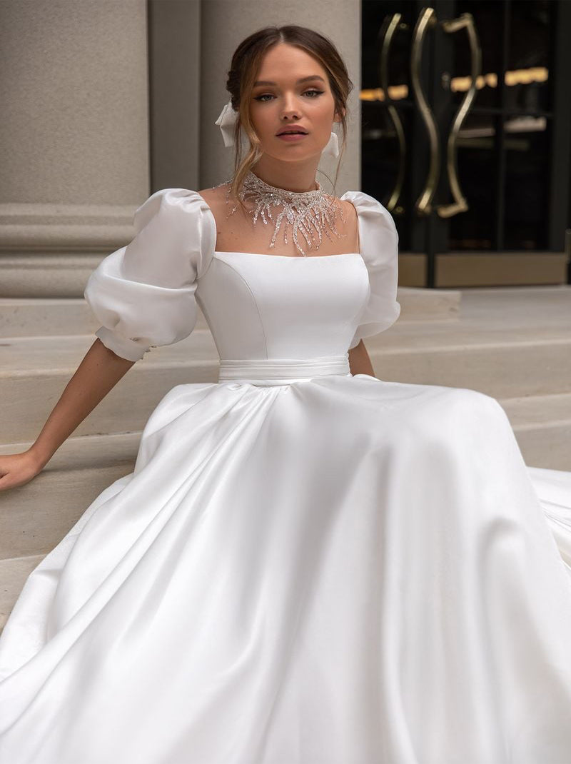 Modern Ball Gown Wedding Dresses Sweetheart Pleated Detachable Puffy Sleeves Satin Court Train Satin Bridal Gowns Custom