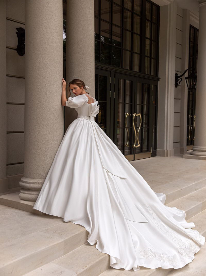 Modern Ball Gown Wedding Dresses Sweetheart Pleated Detachable Puffy Sleeves Satin Court Train Satin Bridal Gowns Custom