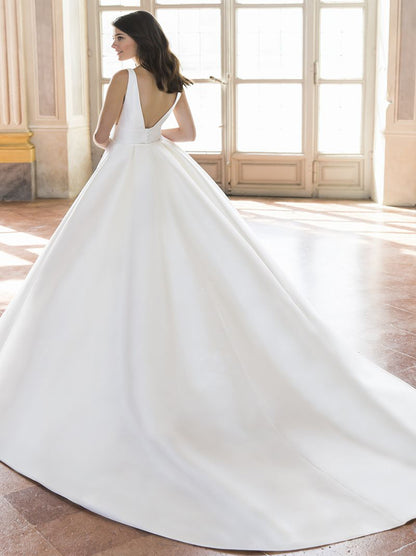 Simple Mermaid Wedding Dresses V-Neck Pleated Satin Sweep Train Bridal Gowns With Side Slit