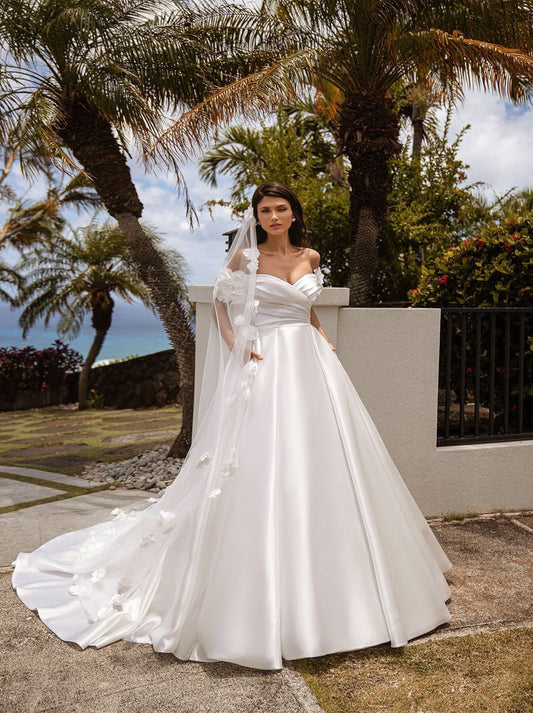 Modern Ball Gown Wedding Dresses Sweetheart Pleated Flowers Cap Sleeves Satin Court Train Satin Bridal Gowns Custom