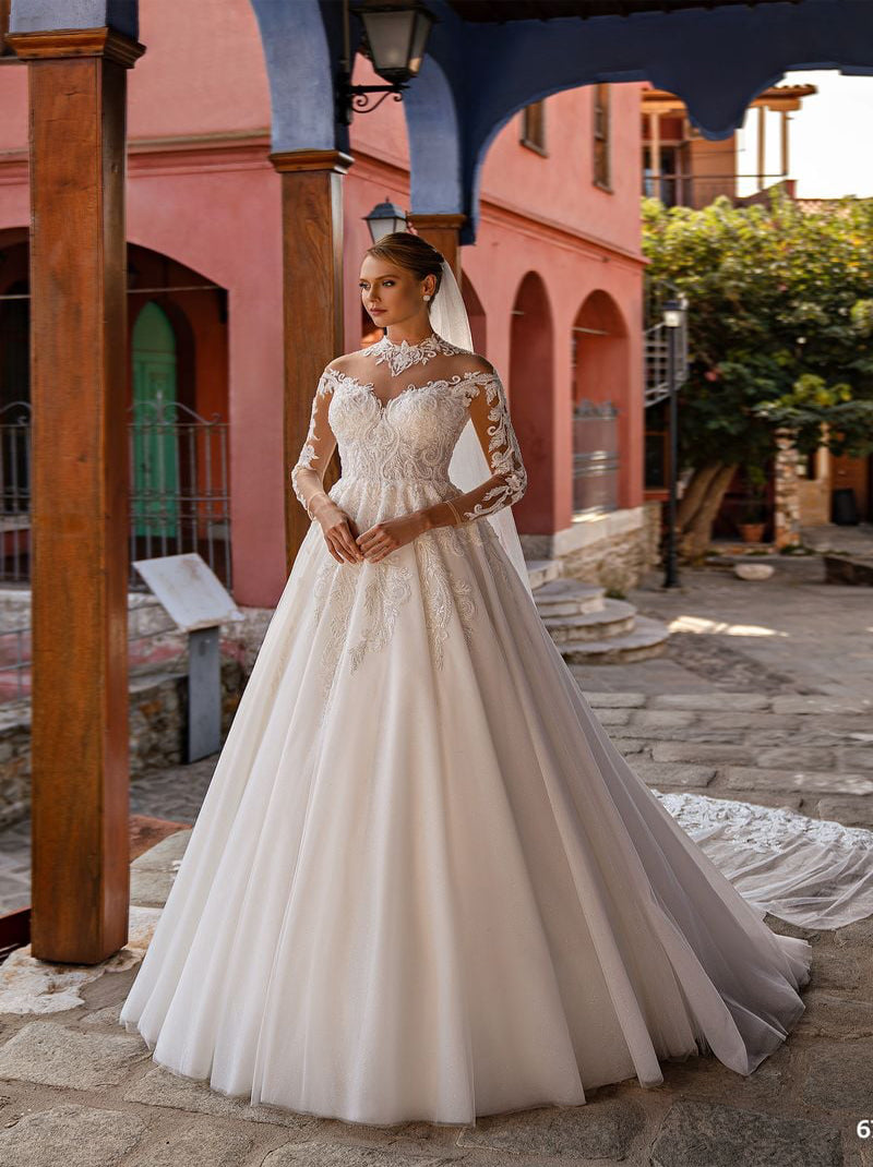 Modern Ball Gown Wedding Dresses Jewel Appliqued Beads Long Sleeves Tulle Sweep Train Satin Bridal Gowns Custom