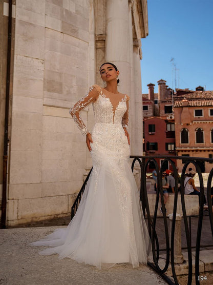 Gorgeous Mermaid Wedding Dresses Scoop Beads Appliqued Long Sleeves Tulle Sweep Train Bridal Gowns Custom Made