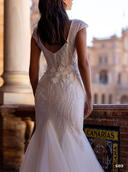 Gorgeous Mermaid Wedding Dresses V-Neck Beads Appliqued Cap Sleeves Tulle Sweep Train Bridal Gowns Custom Made