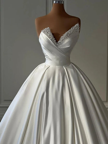 Modern Ball Gown Wedding Dresses Sweetheart Beads Crystals Sweep Train Satin Bridal Gowns Custom Made