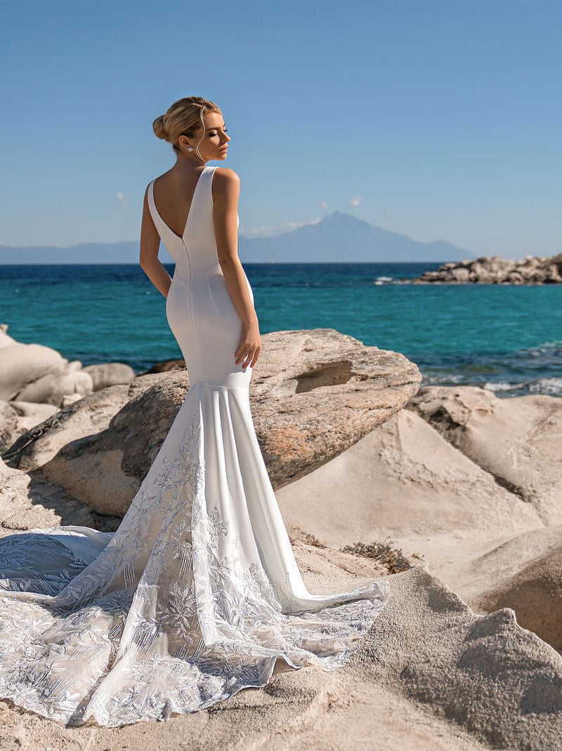 Simple & Gorgeous Mermaid Wedding Dresses V-Neck Pleated Appliqued Satin Sweep Train Bridal Gowns Custom Made