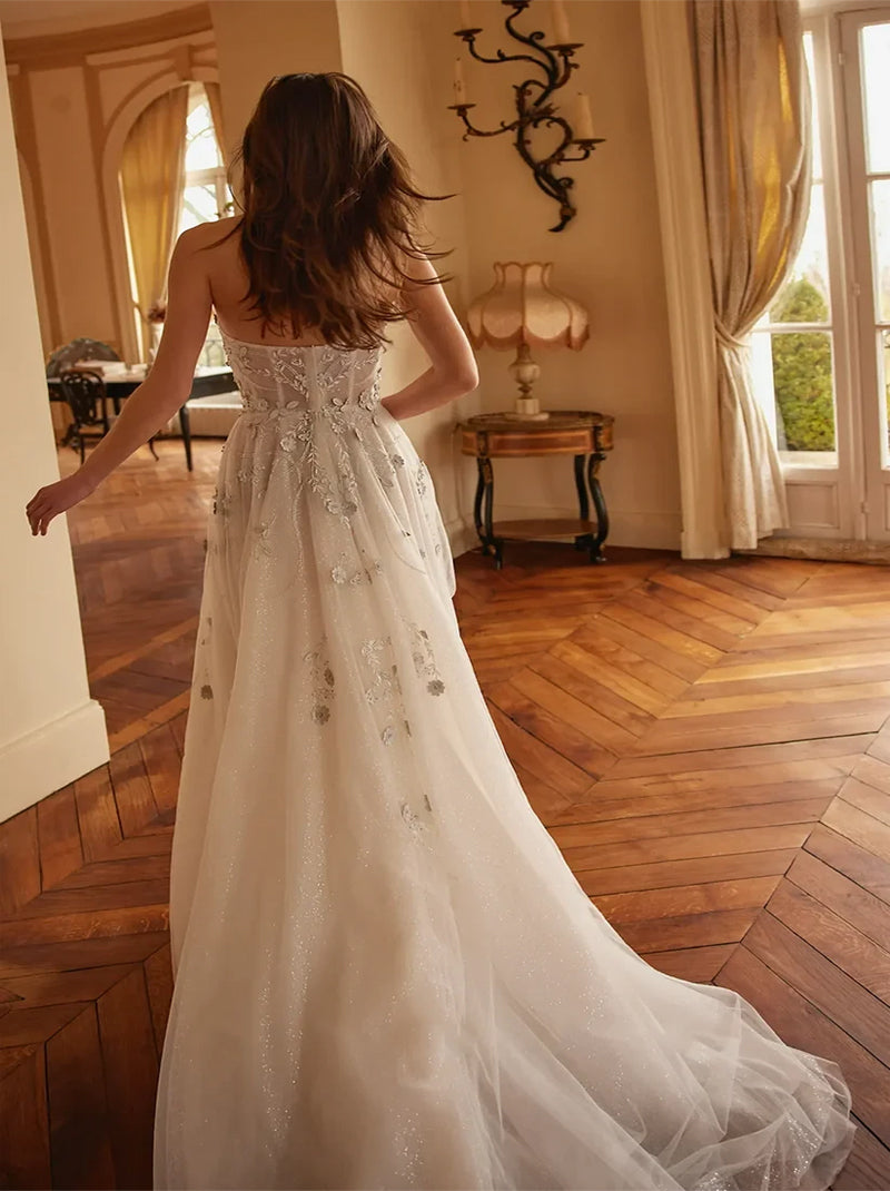 Elegant A-Line Wedding Dresses Sweetheart Beads Appliqued Tulle Sweep Train Bridal Gowns Custom