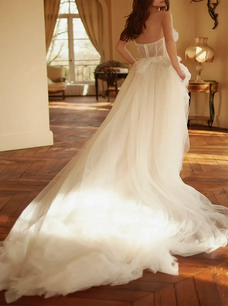 Elegant A-Line Wedding Dresses Sweetheart Beads Feateher Tulle Sweep Train Bridal Gowns Custom