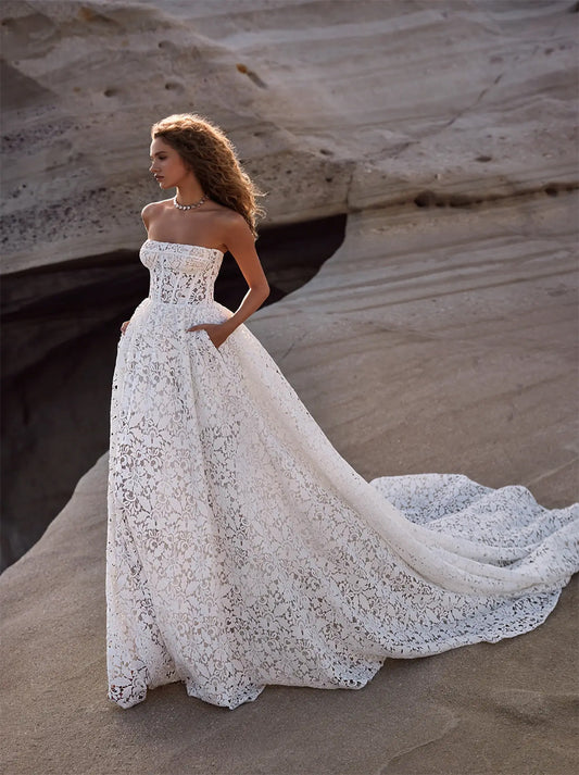 Elegant & Classic A-Line Beach Wedding Dresses Strapless Sleeveless Lace Court Train Bridal Gowns Custom With Pockets