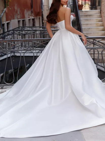 Modern Ball Gown Wedding Dresses Sweetheart Beads Pleated Sweep Train Satin Bridal Gowns Custom Made