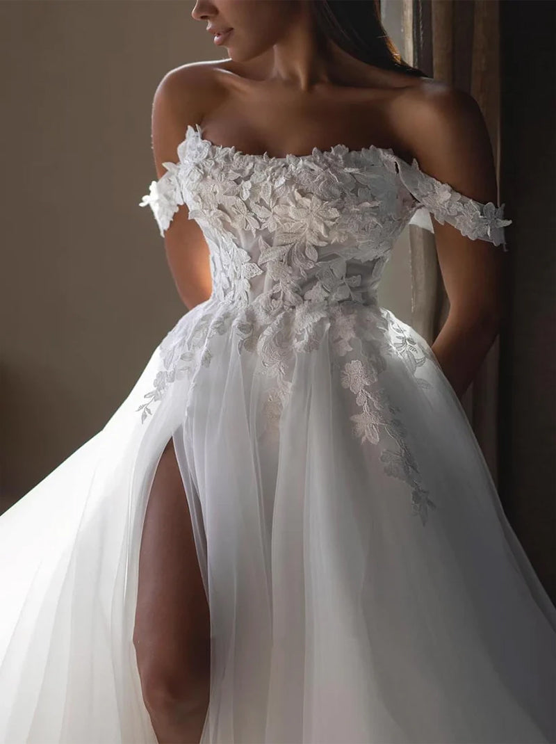 Gorgeous A-Line Beach Wedding Dresses Off The Shoulder Appliqued Cap Sleevels Tulle Sweep Train Bridal Gowns With Slit