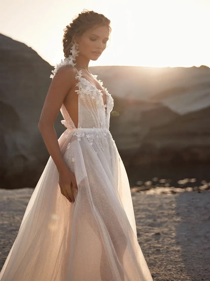 Elegant & Classic A-Line Beach Wedding Dresses Spaghetti Sequins Appliqued Backless Court Train Tulle Bridal Gowns Custom Made