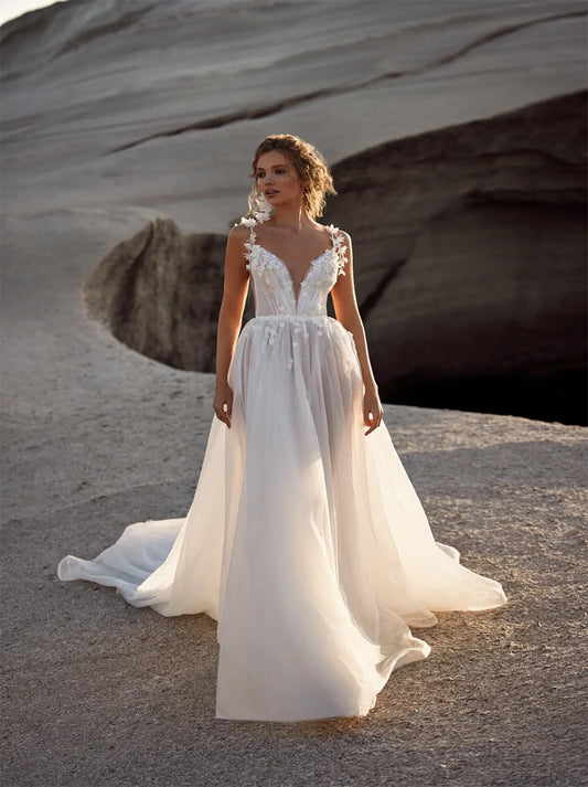 Elegant & Classic A-Line Beach Wedding Dresses Spaghetti Sequins Appliqued Backless Court Train Tulle Bridal Gowns Custom Made