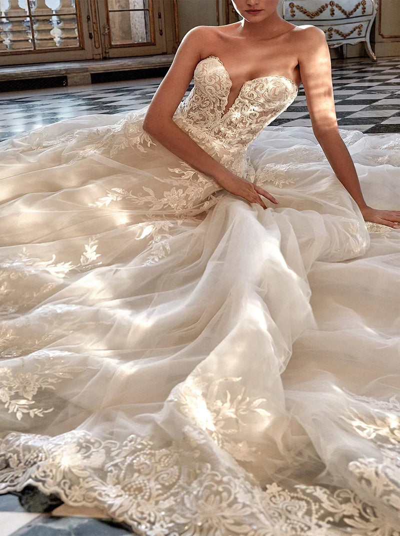 Modern Ball Gown Wedding Dresses Sweetheart Appliqued Sequins Sweep Train Tulle Bridal Gowns Custom