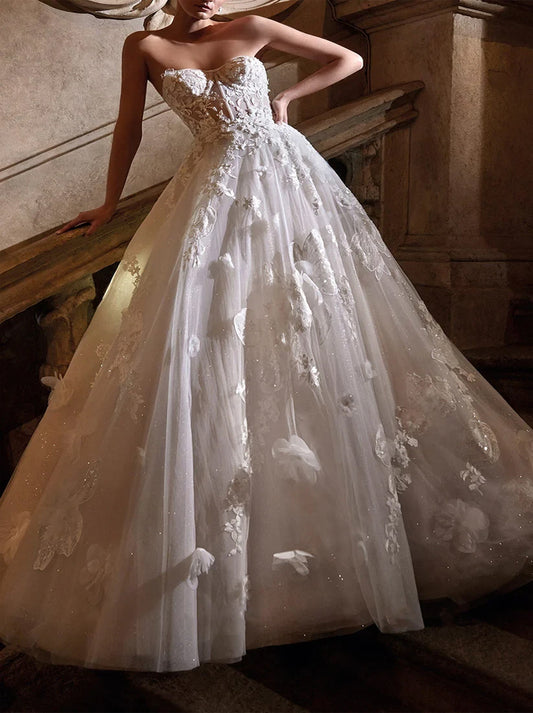 Luxurious Ball Gown Wedding Dresses Sweetheart Appliqued Sequins Court Train Tulle Bridal Gowns Custom