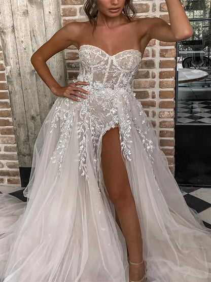 Modern A-Line Beach Wedding Dresses Sweetheart Appliqued Tulle Sweep Train Bridal Gowns With Slit