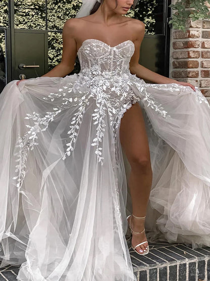 Modern A-Line Beach Wedding Dresses Sweetheart Appliqued Tulle Sweep Train Bridal Gowns With Slit