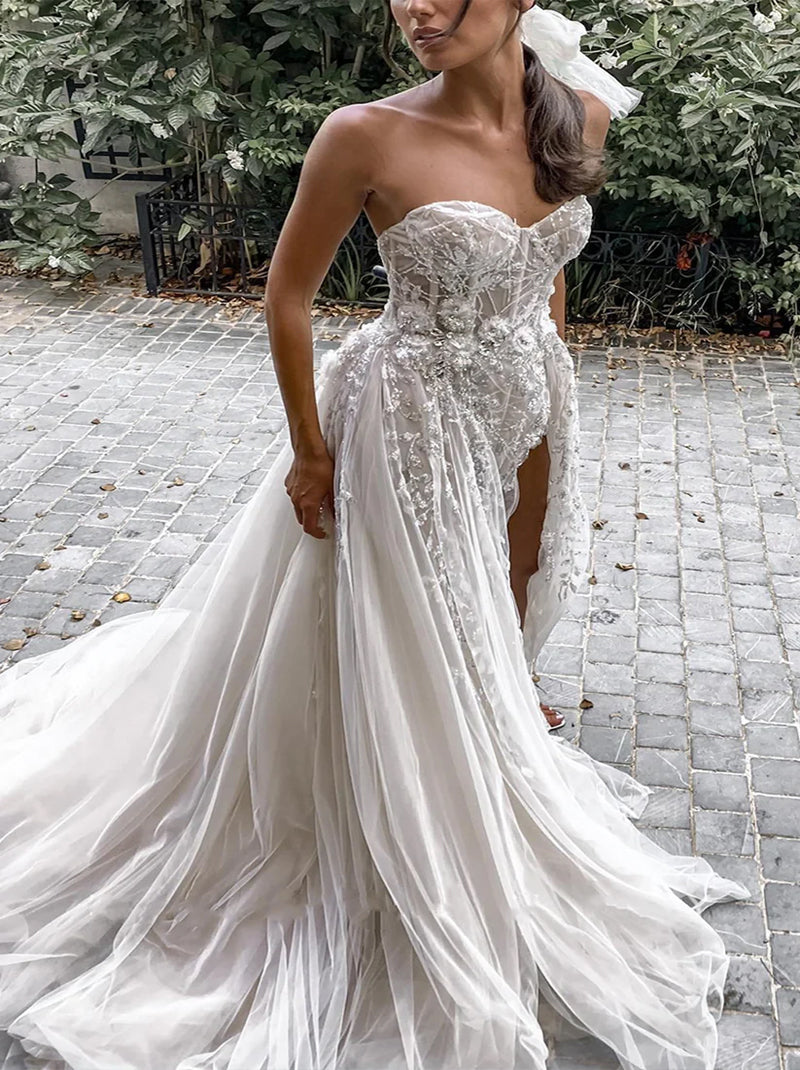 Modern A-Line Beach Wedding Dresses Sweetheart Appliqued Tulle Sweep Train Bridal Gowns With Slit