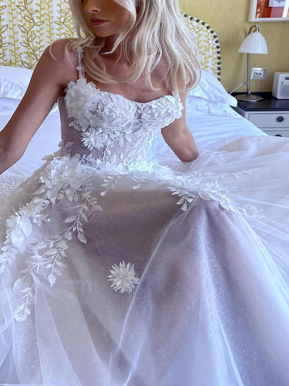 Gorgeous A-Line Beach Wedding Dresses Spaghetti Appliqued Tulle Sweep Sweep Train Bridal Gowns With Slit