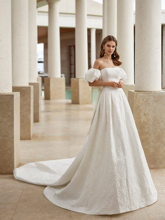 Ivory A-Line Wedding Dresses Strapless Bowknot Detachable Puffy Sleeves Covered Buttons Court Train Bridal Gowns