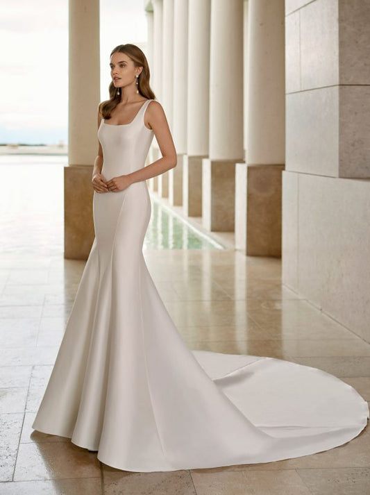 Simple Mermaid Wedding Dresses Square Pleated Sleeveless Satin Court Train Bridal Gowns Custom Design