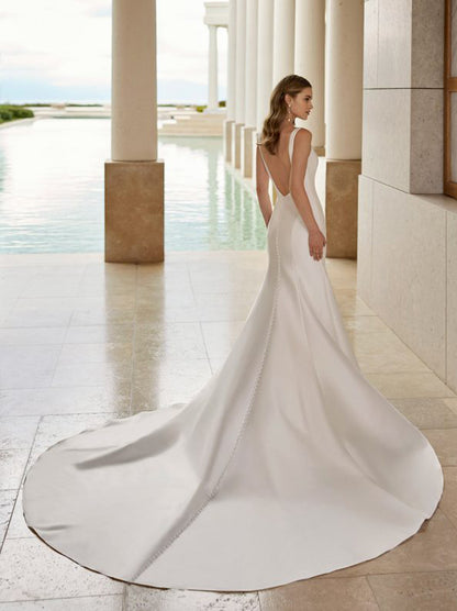 Simple Mermaid Wedding Dresses Square Pleated Sleeveless Satin Court Train Bridal Gowns Custom Design