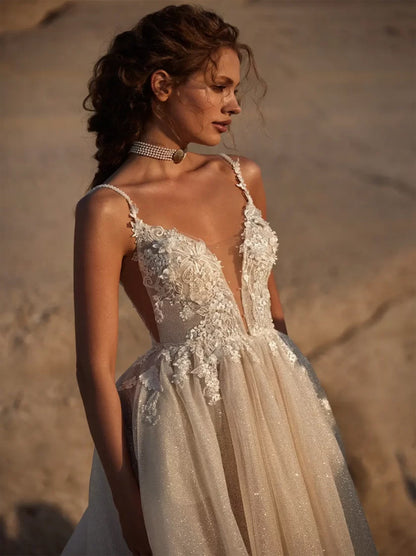 Sexy & Gorgeous A-Line Boho Beach Wedding Dresses Spaghetti Appliqued Sequins Sweep train Tulle Bridal Gowns Custom