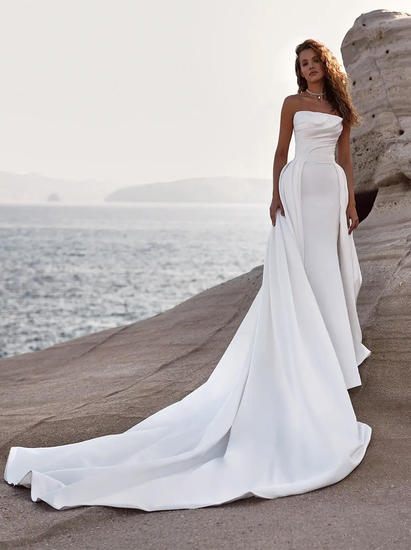 Simple & Elegant Mermaid Beach Wedding Dresses Strapless Sleeveless Pleated Satin Sweep Train Bridal Gowns Custom